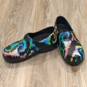 🩷💛💚💙❤️💜CROCS Multicolor Tie-Dye lightweight Clogs Women's size 9🩷💛💚💙💜